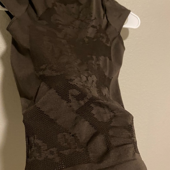 Les Petites Bombes stretchy jersey top - Picture 5 of 6